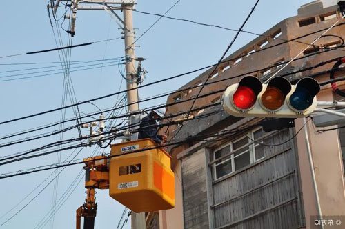 電力電纜的內屏蔽層與外屏蔽層各在什么部位？采用什么材料？有何作用？